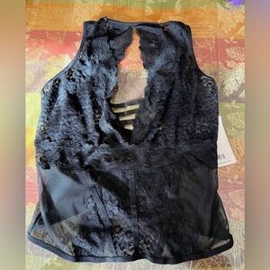 iCollection’s Floral and Leopard Lace
Black Lingerie